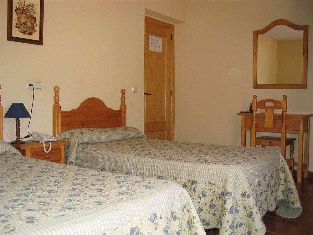 Hotel Valle Del Jerte Los Arenales Exterior photo